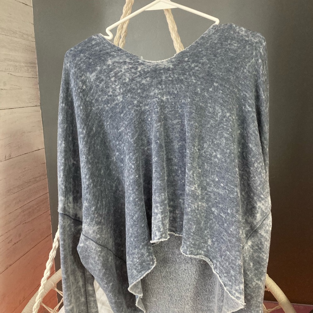 Blue cropped sweatshirt